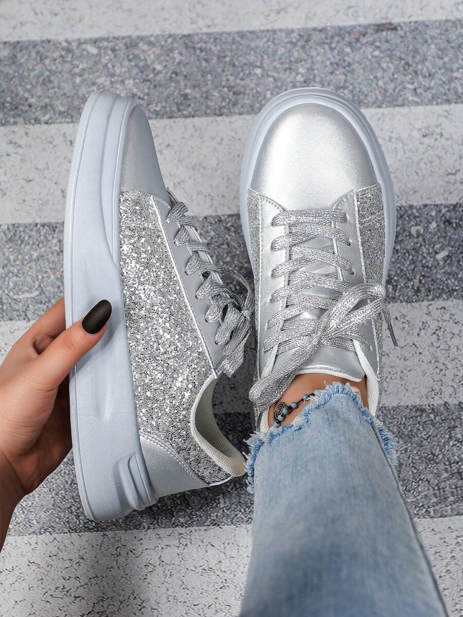 Baskets décontractées minimalistes à la mode et confortables en argent, chaussures de marche élégantes et brillantes pour femmes, chaussures cadeaux de vacances pour femmes