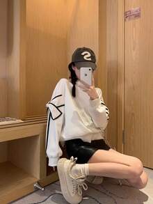 13-16 岁女孩蝴蝶结条纹运动衫，甜美别致的校园风格，蝴蝶结袖子细节，舒适百搭