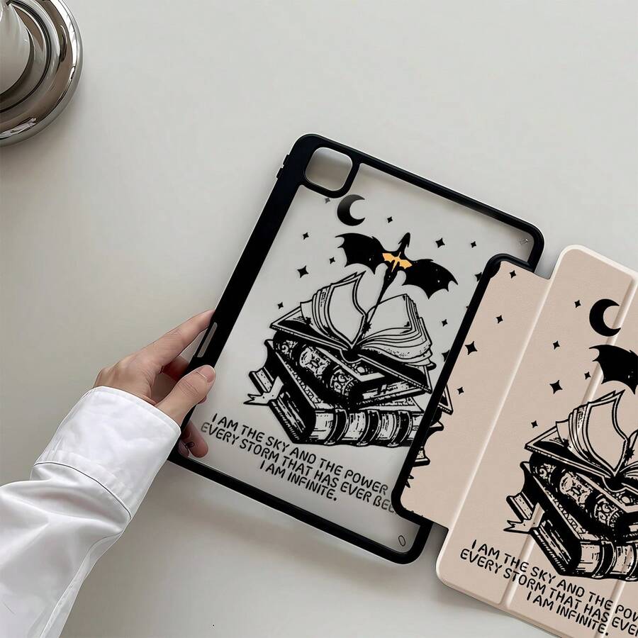 这款精美可爱的万圣节卡通黑蝙蝠书，印有字母、月亮和星星，双面喷漆亚克力透明水晶背壳，防震设计，适用于 iPad 第七代、第八代（10.2 英寸）、第十代。内置笔槽，支持睡眠唤醒功能/多种折叠支架方式。是万圣节和新年礼物的理想之选。 - 彩色 - 查看 1