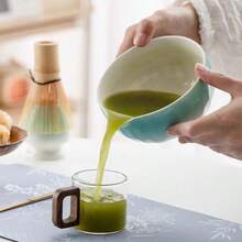 Ensemble traditionnel japonais Matcha, outils de couleur dégradée Matcha : bol à thé en céramique, support, fouet, cuillère et tamis à Matcha - parfait pour les cérémonies authentiques de Matcha