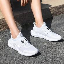 Under Armour Runplay 男士舒适柔软弹性透气轻便运动鞋，健身训练跑步鞋，一脚蹬款式，建议选购大一码。 - 白色 - 查看 2