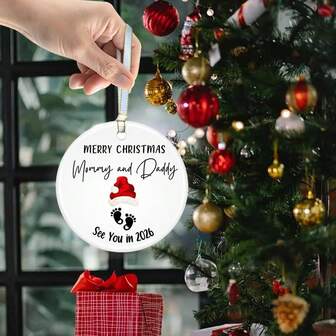 2026 Baby Gender Revealing Decorations - Pregnant Girl's Pregnancy Announcement Souvenirs With Name And Date - Christmas Tree Decorations Or Gifts For Expecting Parents, Husbands, Grandparents, Aunties - Footprints And Christmas Hat Designs - "Merry Christmas Mom And Dad, See You In 2026"