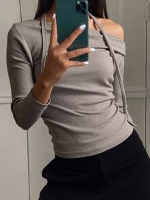 Livesso Camiseta de manga larga con hombros oblicuos y lazo para mujer, diseño minimalista para uso diario, ropa de otoño - Gris - Ver 4