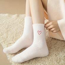 5 Pairs Heart Embroidered Women's Crew Socks, Thick Warm Thermal Solid Color Versatile Daily Socks, Antibacterial Moisture-Wicking, Fashionable Commuting Outdoor Socks, Japanese Style Slouch Socks, Plush Lining Breathable Non-Slip House Slippers Socks, Suitable For Cold Winter, Winter Essential Warm Gear, Perfect Gift For Girlfriend, Birthday, Holiday