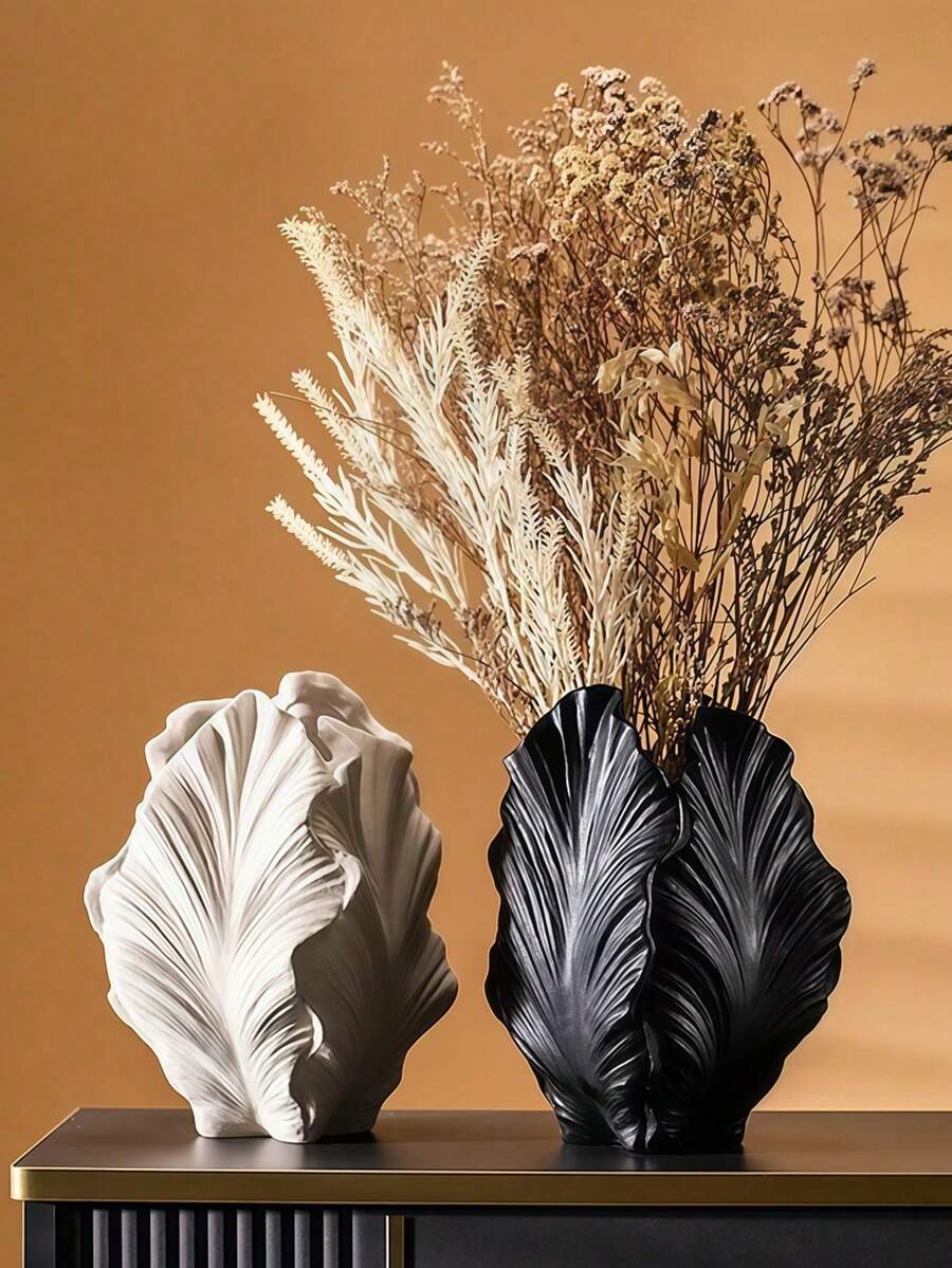 This Compact Resin Vase Is Suitable For Modern Home Decor. The Coral Resin Vase Complements The Scandinavian-Style Grid Grass, Making It An Ideal Choice For Coffee Tables, Offices, Bookshelves, And Living Rooms. Vase/Glass Vase - Multicolor - View 1