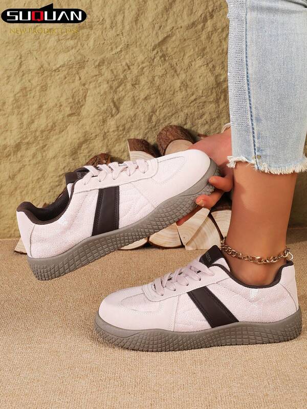 1 Pair Women's Fashion Sneakers, Flat Casual Lace-Up Shoes For School, Versatile, Comfortable Athletic Shoes For All Seasons, Lace-Up Leisure Sports Shoes, Fashionable And Comfortable White Shoes, Solid Color Flat Outdoor Skateboard Shoes, Running Shoes