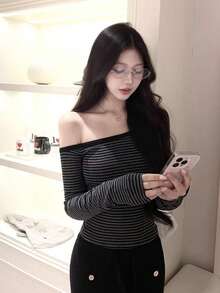 女士条纹露肩长袖T恤，修身吊带背心，性感简约风格 - 黑色 - 查看 1