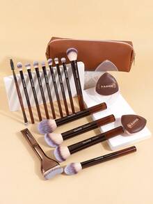 MAANGE 5 piezas/17 piezas/22 piezas Juego de herramientas de maquillaje que incluye 14 piezas Juego de brochas de maquillaje + 1 pieza Bolsa de maquillaje + 2 piezas Accesorios de borla de aire Brocha de base Brocha de rubor Brocha de polvo suelto Brocha de sombra de ojos Brocha de pestañas Brocha de cejas Brocha de labios Brocha Halo Brocha de corrector Juego de brochas de belleza Juego de brochas de maquillaje de viaje Regalo para mujeres y niñas