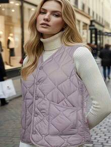 女士无袖V领绗缝背心，带口袋，常规长度，无弹力冬季外套 - 卡其色 - 查看 3