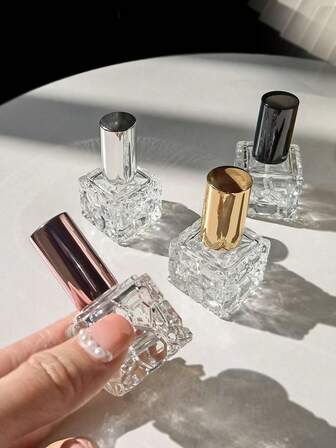2/4 piezas Botellas de perfume de vidrio cuadradas texturizadas de 10ml - Atomizadores de spray portátiles y mini con rociador de niebla fina, recipientes de fragancia recargables y amigables para viajes, viales de esencia personal elegantes con tapas metálicas surtidas, botellas de muestra cosméticas vacías para mezclas de perfumes DIY, aceites de aromaterapia, recuerdos de bodas y fiestas, regalos y accesorios decorativos de colección