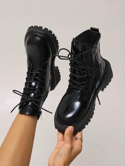 New Women's Thick Sole Motorcycle Boots, Black & White Round Toe Flat Lace-Up Ankle Boots, Outdoor Round Toe Patterned Leather Fashionable Boots, Autumn/Winter