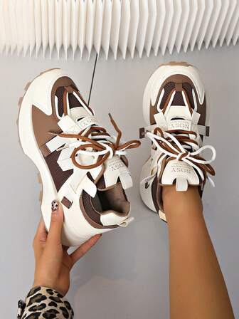 Women's Round Toe Lace-Up Thick Sole Student Casual Comfortable Platform Sneakers