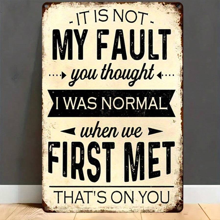 复古幽默铁艺墙饰，8英寸 x 12英寸，“我们初次见面时，我还是个普通人”，做旧黑白乡村风格设计，适合家居、车库、咖啡馆等场所。 - 彩色 - 查看 1