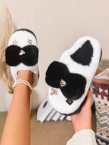 Novo Chinelo de Pelúcia de Borboleta para Mulheres no Inverno, Sola Grossa Elevada, Sensação Antiderrapante e Confortável de "Pisar em Cocô" para Uso Interno, Chinelos de Casa