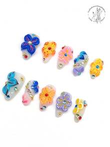 10 piezas de uñas postizas de prensado a mano puro, uñas con forma de almendra de 25 mm de largo, uñas beige, múltiples colores diferentes y diferentes formas de flores en relieve, decoración de piedras de colores caramelo, artesanía pesada. Estilo de verano y otoño, pieza de uña linda. Es adecuado para el ocio diario y las vacaciones, y para usarlo en bailes, banquetes, fiestas, espectáculos y otras actividades.