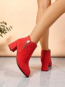 بوت الكاحل ذات الكعب العالي المزينة بالشراريب للنساء ذوات الحجم الكبير، بوت قصيرة أنيقة من الجلد المدبوغ مع سحاب جانبي شخصي، وصول جديد 2025