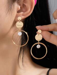 1 Pair Fashionable Golden Metal Hoop Earrings With Zirconia Stones