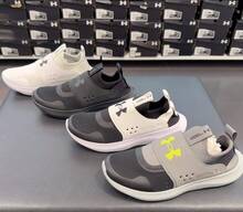 Under Armour Runplay 男士舒适柔软弹性透气轻便运动鞋，健身训练跑步鞋，一脚蹬款式，建议选购大一码。 - 黑灰色 - 查看 10