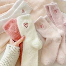 5 Pairs Heart Embroidered Women's Crew Socks, Thick Warm Thermal Solid Color Versatile Daily Socks, Antibacterial Moisture-Wicking, Fashionable Commuting Outdoor Socks, Japanese Style Slouch Socks, Plush Lining Breathable Non-Slip House Slippers Socks, Suitable For Cold Winter, Winter Essential Warm Gear, Perfect Gift For Girlfriend, Birthday, Holiday