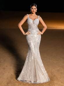 Faeriesty 这款优雅奢华的美人鱼晚礼服，饰有精致的仿珍珠肩带、系带露背设计以及闪亮的亮片点缀。美人鱼廓形搭配仿珍珠饰边肩带，是红毯活动、正式晚宴、婚礼和高端聚会的理想之选。同时，它也适合作为生日、夏季假期和派对的优雅礼服。春季派对 - 杏色 - 查看 4