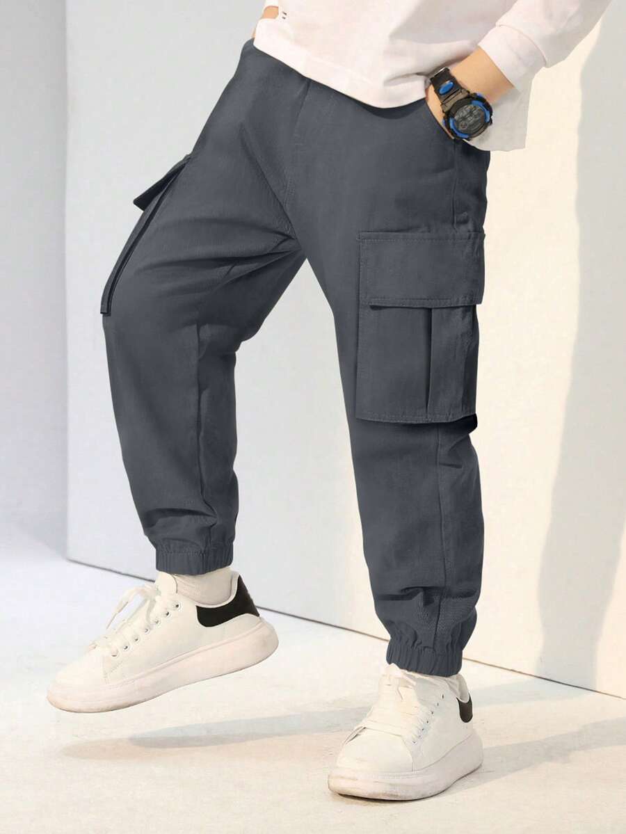 1 条男童时尚休闲多口袋工装裤，通勤和日常穿着皆宜