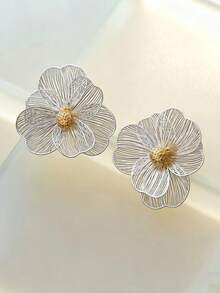 1 Pair Metallic Flower Earrings, Cute & Exaggerated Stud Earrings, Elegant & Luxurious Silver Tone Earrings Suitable For Women's Daily Wear