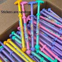 Pistolas de agua con fuegos artificiales, diversión acuática de verano, juego de fiesta de agua, juguetes de agua para piscina familiar al aire libre, juguetes de agua para exteriores, un accesorio para tomar fotos bonitas, amigos, diversión de verano para jóvenes, piscinas para jóvenes, regalos de Navidad para jóvenes, maquillaje para jóvenes, fiesta de cumpleaños para jóvenes, día de piscina, (las pegatinas son aleatorias)