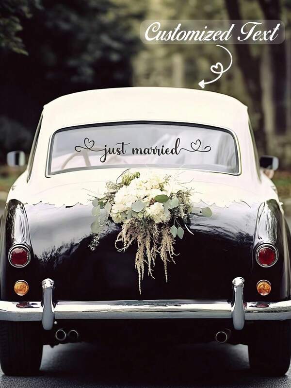 Calcomanía para ventana de auto "Recién casados" - Elegante guión cursivo con acentos de corazón, pegatina blanca o negra removible para despedida de boda, fiesta de compromiso o celebración de recién casados, decoración de boda