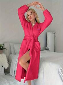 1 Stück Damen Flanell einfarbiger eleganter V-Ausschnitt Langarm Taillierter Bademantel, Flauschiger weicher langer Bademantel warmer Fleece Schalkragen Spa Bademantel, warme Nachtwäsche mit tiefen Taschen, kuschelige und warme Fleece-Decke mit Ärmeln und großer Tasche für Erwachsene, kuscheliger Kapuzendecke als Geschenk für drinnen & Outdoor