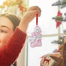 1 pièce Ornement de Noël pour bébé première fois 2025 - Ornements personnalisés pour bébé avec nom, mon premier ornement de Noël personnalisé, décorations de Noël pour sapin de Noël, cadeaux de Noël pour bébé fille (guirlande - rose)