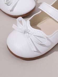 1 par de zapatos de princesa para niñas, con parte superior de cuero brillante, punta redonda, decoración de lazo, lindos y dulces, adecuados para vestidos de princesa, fiestas de cumpleaños, actuaciones, bodas, uso en interiores y exteriores