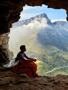 Emergency Sleeping Bag - Portable Heat Insulation Survival Sacks, Lightweight Waterproof Thermal Bivy / Mylar-Style Sleeping Sack With Reflective Insulation And Compact Stuff Sack, Quick-Deploy Design For Camping, Hiking, Roadside Emergencies, First Aid Kits & Travel, Essential Survival Gear