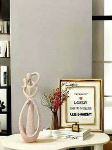 一款创意情侣装饰品，以情侣间心形拥抱为特色，适合装饰房间、卧室、婚礼，也是周年纪念日的精美礼物之选。 - 彩色 - 查看 5