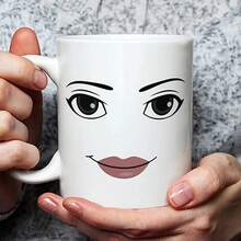 1 pieza, taza de vajilla de 11 onzas (taza de cerámica, taza, taza de café, taza de té, taza de matcha, taza de leche). Disponible en una variedad de colores que incluyen blanco, negro, rosa, amarillo, azul, naranja, rojo, verde y colores sensibles al calor. Es una taza reutilizable y de uso múltiple que se puede lavar a máquina, es duradera y se puede usar en el microondas. Se puede usar para contener leche, café, té y otras bebidas.
