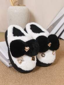 Novo Chinelo de Pelúcia de Borboleta para Mulheres no Inverno, Sola Grossa Elevada, Sensação Antiderrapante e Confortável de "Pisar em Cocô" para Uso Interno, Chinelos de Casa