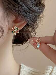 CVNANA 1Pair Fashionable And Exquisite Colorful Snowflake Elk Asymmetrical Earrings, New Sweet And Cute Unique Christmas Party Earrings, Suitable For Women To Wear Daily Or Office, The Best Choice For Anniversary/Birthday/Christmas/Valentine'S Day Gifts