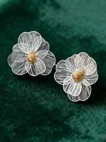 1 Pair Metallic Flower Earrings, Cute & Exaggerated Stud Earrings, Elegant & Luxurious Silver Tone Earrings Suitable For Women's Daily Wear