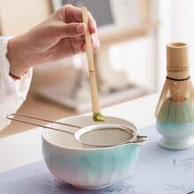 Ensemble traditionnel japonais Matcha, outils de couleur dégradée Matcha : bol à thé en céramique, support, fouet, cuillère et tamis à Matcha - parfait pour les cérémonies authentiques de Matcha