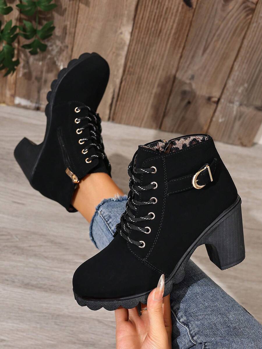 女士时尚摩托车踝靴或机车靴，舒适的户外活动踝靴