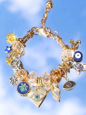 1 件恶魔之眼手链、1 件八角星手链、1 件蓝眼心形手链、1 件蓝色佛手手链、1 件蝴蝶结心形手链