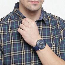 Guess Đồng hồ nam Quartz, vỏ thép không gỉ, dây đeo silicon. Đồng hồ Pointer có khả năng chống nước ở độ sâu 50 mét, phù hợp cho các hoạt động hàng ngày và thể thao W0167G1/W1047G2. - Xám - Xem 3