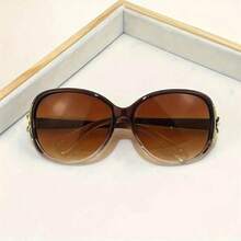 Elegant Gradient-Colored Vintage Glasses For Women, Featuring Gradient Brown Lenses And A Plastic Frame.  Protection, Gold-Colored Temples, And A Light Luxury Fashion Design. Slimming Effect For Small Faces, European And American Style  Item. Driving Glasses, Essential For Outdoor Travel. Celebrity Style, High-End Accessories, Versatile For Daily Wear. Soft Filter Effect, High-Quality Plate Frame, Comfortable Nose Pad. Sunscreen Wonder For Summer, Fairy-Style Glasses, Perfect For Photo Posing. Exclusive Design For Women  Plain    Boho    None - Ombre - Xem 5