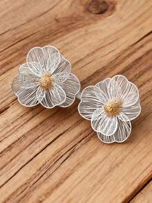 1 Pair Metallic Flower Earrings, Cute & Exaggerated Stud Earrings, Elegant & Luxurious Silver Tone Earrings Suitable For Women's Daily Wear