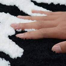 - Alfombrilla de bao antideslizante de microfibra absorbente, divertida decoracin de bao para departamento, alfombrilla de bao negra para tina y ducha, lavable a mquina, 20x 32 - 16*24 + Negro&blanco - Ver 5