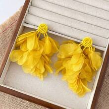 Bright Holiday Style Yellow Petal Tassel Earrings For Women, Travel Photos Show A Small Face And Exaggerated Earrings, Atmosphere - 黃色 - 查看 3
