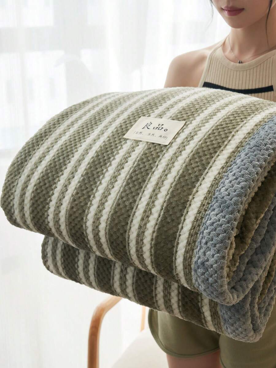 1 件条纹提花边天鹅绒毛绒保暖厚毯，柔软亲肤，多尺寸多用途，适用于办公室、客厅、卧室