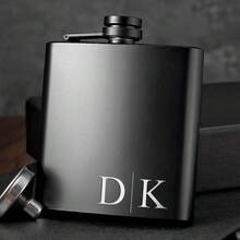 Petaca de cuero personalizada para hombres, regalos para padrinos de boda, regalos para el mejor hombre, petaca de cadera de cuero, petaca grabada a medida para padrinos de boda, petaca de boda, regalo grabado para papá, regalo para el novio, regalos para el novio, regalos para el esposo, regalos únicos de propuesta para padrinos de boda y despedida de soltero