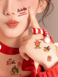 (30 szt./zestaw) Kolorowe tymczasowe tatuaże świąteczne z motywem Świętego Mikołaja, płatków śniegu, prezentów, lalek, choinek, balonów, pończoch, sań i innych, wodoodporne i półtrwałe, odpowiednie na palce, ramiona, za uszy, kostki, obojczyki, twarz i inne obszary, idealne jako prezenty świąteczne dla przyjaciół - Wielokolorowe - Zobacz 2