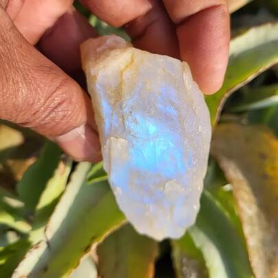 Piedra lunar azul brillante sin procesar - Piedra natural a granel para decoración del hogar, difusor de aromas, manualidades con cristales, regalos festivos, accesorios de moda con cristales