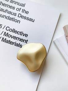 1 pezzo Supporto per telefono in metallo placcato asimmetrico e plissettato, supporto da scrivania espandibile con cuscino d'aria, stile creativo coreano/giapponese